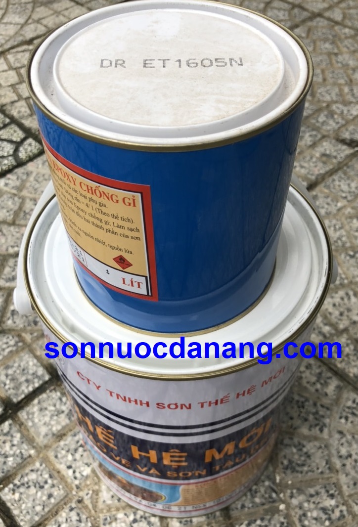 Sơn lót epoxy trên kẽm Thế Hệ Mới giá rẽ tại Đà Nẵng, Hà Nội, Hồ Chí Minh và toàn quốc là 01 loại sơn 2 thành phần, Sơn lót trên bề mặt mạ kẽm là hệ sơn epoxy với lớp sơn chống rỉ giúp bạn hoàn thiện nhanh sản phẩm và tiết kiệm chi phí. Sơn lót trên bề mặt mạ kẽm hữu dụng cho các công trình đòi hỏi tiêu chuẩn chất lượng cao, sơn mạ kẽm Thế Hệ Mới có độ bám dính cao, nhanh khô, màu sắc đa dạng. Sơn lót trên bề mặt mạ kẽm với ưu điểm vượt trội: sơn được trên nhiều chất liệu như sắt, nhôm, inox, gỗ,…độ bám dính cao, chống rĩ tuyệt đối, nhanh khô, có độ dầy cao. Sơn được ứng dụng trong nhiều nghành nghề công nghiệp: hàng hải, bồn bể, kèo thép, các công trình công nghiệp…
